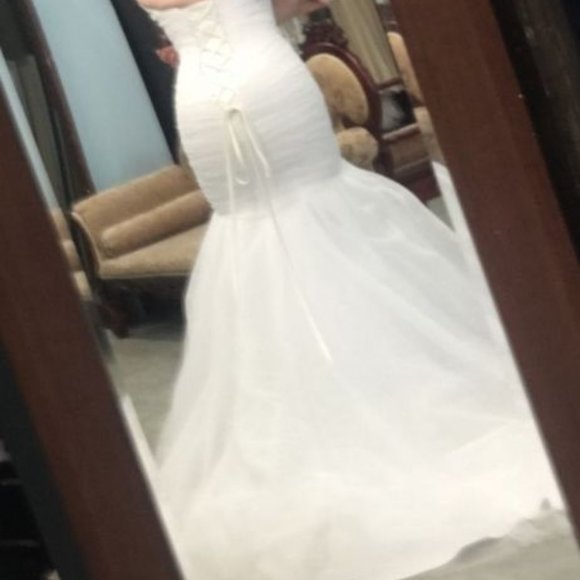 New White Wedding Dress, Small Size 6, Off-the-Shoulder, Mermaid, Corset Lace-up - Picture 14 of 15